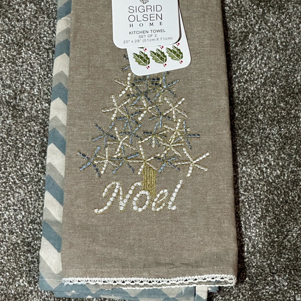 💖New Listing Sigrid Olsen Holiday kitchen towels.